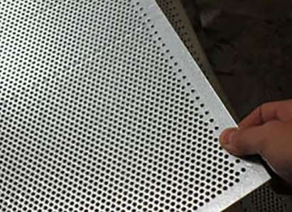 不鏽鋼(gang)沖孔網(wang)在化工(gōng)業的重(zhòng)要性