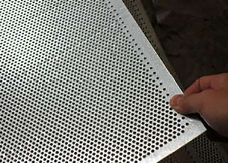 不鏽(xiù)鋼沖孔網(wǎng)在沖孔操(cao)作中應避(bì)免哪些問(wen)題