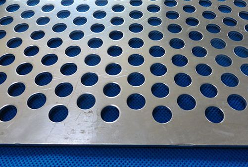 防止(zhǐ)不鏽鋼(gāng)沖孔網(wang)制品拉(lā)伸開裂(liè)的方法(fǎ)