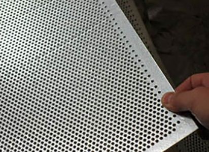 不鏽鋼沖(chòng)孔網在拉伸時有(yǒu)哪些保護措施