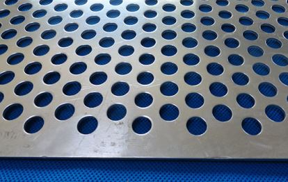 如何防(fang)止不鏽(xiu)鋼沖孔(kong)網出現(xian)氧化