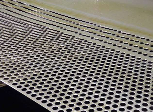 沖孔(kong)網與踏(tà)面彎曲(qǔ)科學的(de)相關性(xìng)