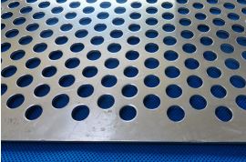 如何判斷不(bú)鏽鋼沖孔網的(de)優劣