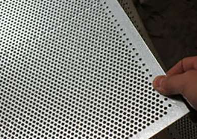不鏽鋼(gāng)沖孔網(wang)對模具(ju)的要求(qiú)非常嚴(yán)格