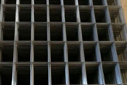 如何(he)做好鍍鋅(xīn)沖孔網的(de)防潮處理(lǐ)