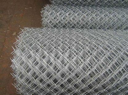 爲什麽(me)沖孔網(wǎng)沖壓後(hou)不平整(zhěng)