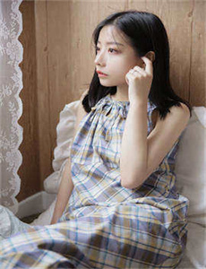 《美女和男人接吻-善良的小峓子4中字手机在线观看》