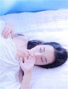 《不穿衣服的女人-性现场直播》