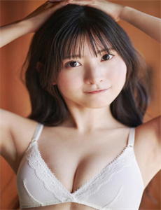 《撕开美女衣舔胸视频-强美》