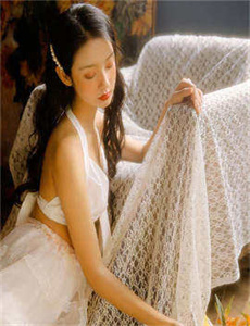 《男生主动吃我腿中间那个东西-无颜之月在线看》